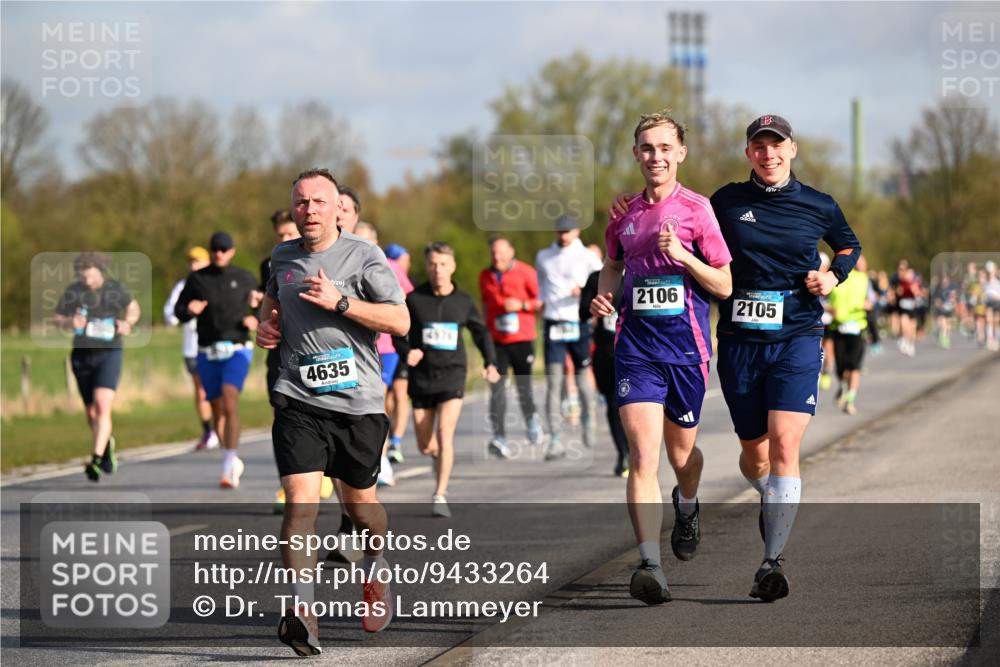 12.04.2026 - 45. Internationalen Wilhelmsburger Insellauf Dr. Thomas Lammeyer http://msf.ph/oto/9433264 12.04.2026 09:17:28 Laufen 4635, 2106, 2105 meine-sportfotos.de