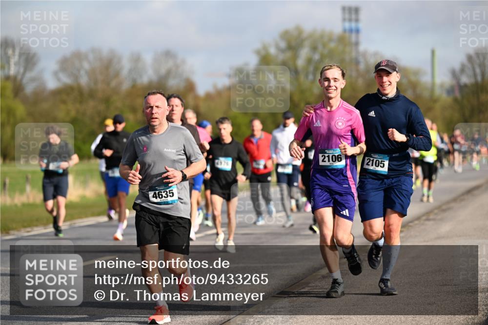 12.04.2026 - 45. Internationalen Wilhelmsburger Insellauf Dr. Thomas Lammeyer http://msf.ph/oto/9433265 12.04.2026 09:17:29 Laufen 4635, 4576, 18, 2106, 2105 meine-sportfotos.de