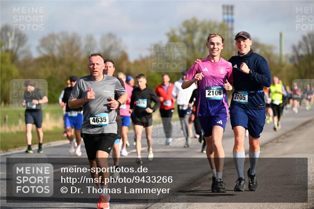 12.04.2026 - 45. Internationalen Wilhelmsburger Insellauf Dr. Thomas Lammeyer http://msf.ph/oto/9433266 12.04.2026 09:17:29 Laufen 4635, 6976, 2106, 2105 meine-sportfotos.de