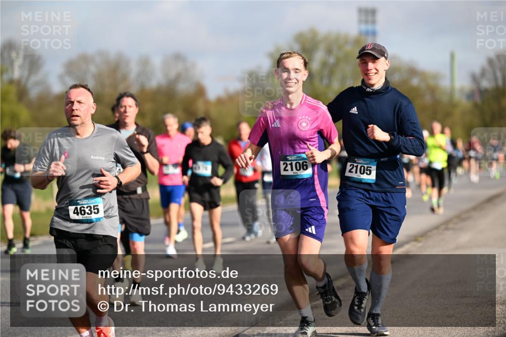 12.04.2026 - 45. Internationalen Wilhelmsburger Insellauf Dr. Thomas Lammeyer http://msf.ph/oto/9433269 12.04.2026 09:17:29 Laufen 2106, 2105, 4635 meine-sportfotos.de