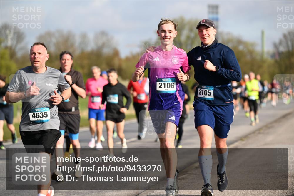 12.04.2026 - 45. Internationalen Wilhelmsburger Insellauf Dr. Thomas Lammeyer http://msf.ph/oto/9433270 12.04.2026 09:17:29 Laufen 2106, 2105, 4635 meine-sportfotos.de