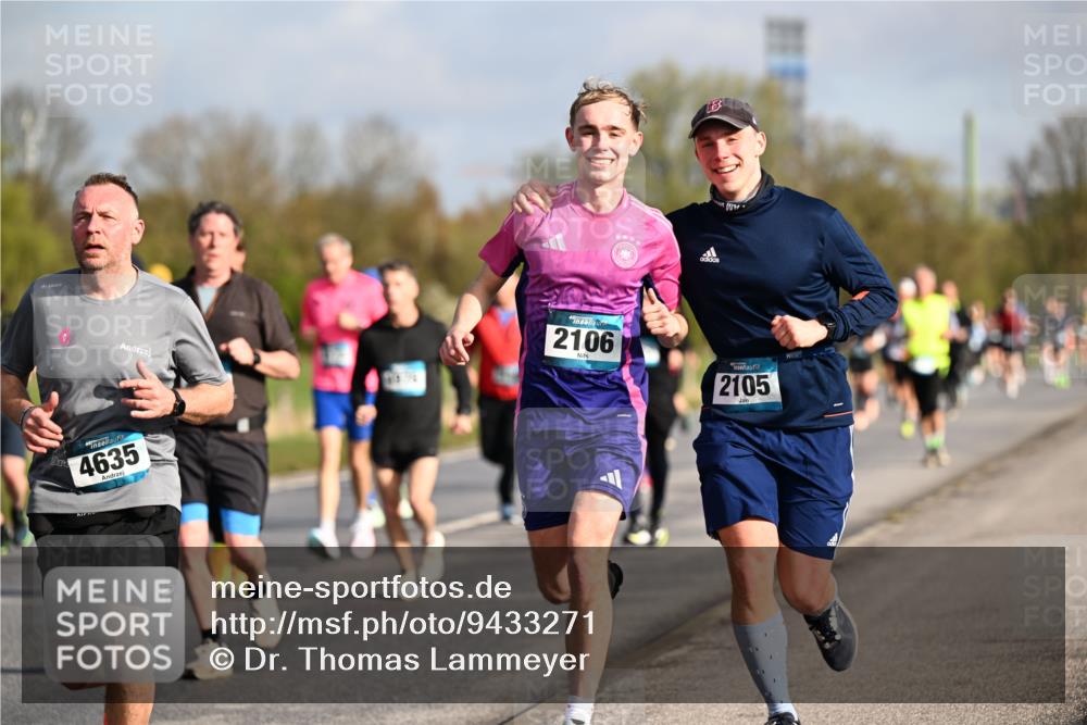 12.04.2026 - 45. Internationalen Wilhelmsburger Insellauf Dr. Thomas Lammeyer http://msf.ph/oto/9433271 12.04.2026 09:17:30 Laufen 4635, 2106, 2105 meine-sportfotos.de