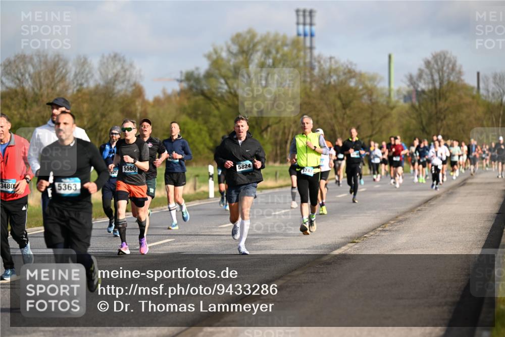 12.04.2026 - 45. Internationalen Wilhelmsburger Insellauf Dr. Thomas Lammeyer http://msf.ph/oto/9433286 12.04.2026 09:17:33 Laufen 3480, 5363, 920, 5560, 5824, 3747 meine-sportfotos.de