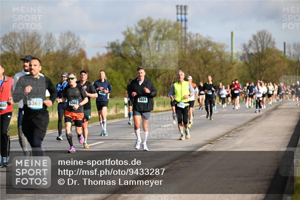 12.04.2026 - 45. Internationalen Wilhelmsburger Insellauf Dr. Thomas Lammeyer http://msf.ph/oto/9433287 12.04.2026 09:17:33 Laufen 5363, 5560, 480, 400, 5824, 3747 meine-sportfotos.de