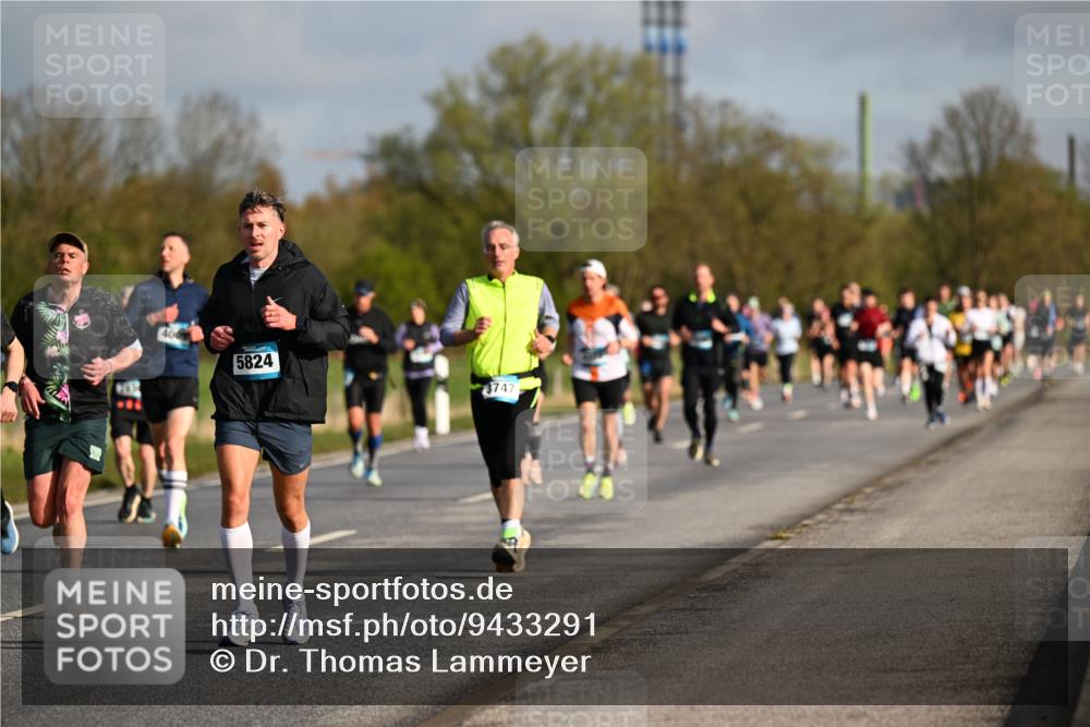 12.04.2026 - 45. Internationalen Wilhelmsburger Insellauf Dr. Thomas Lammeyer http://msf.ph/oto/9433291 12.04.2026 09:17:35 Laufen 5824, 747 meine-sportfotos.de