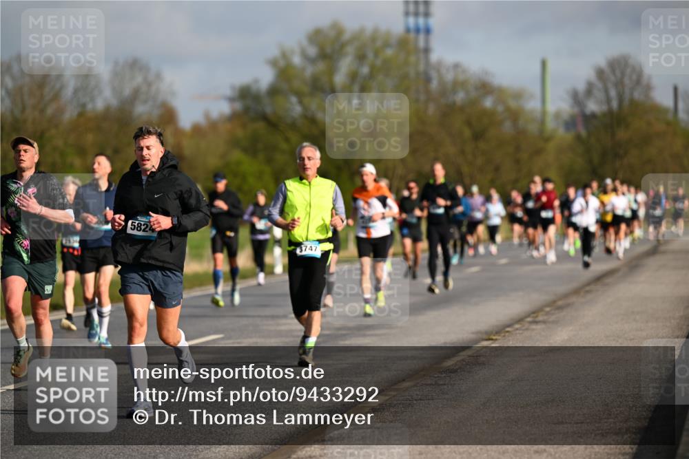 12.04.2026 - 45. Internationalen Wilhelmsburger Insellauf Dr. Thomas Lammeyer http://msf.ph/oto/9433292 12.04.2026 09:17:35 Laufen 5824, 747 meine-sportfotos.de