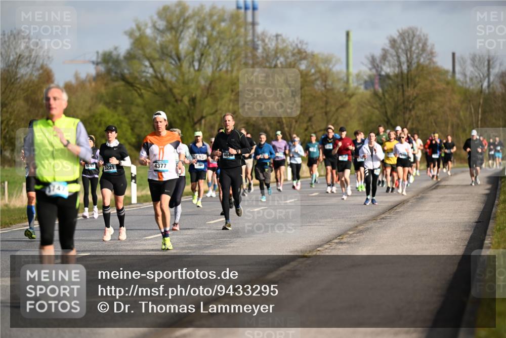 12.04.2026 - 45. Internationalen Wilhelmsburger Insellauf Dr. Thomas Lammeyer http://msf.ph/oto/9433295 12.04.2026 09:17:37 Laufen 5647, 3221, 4377 meine-sportfotos.de