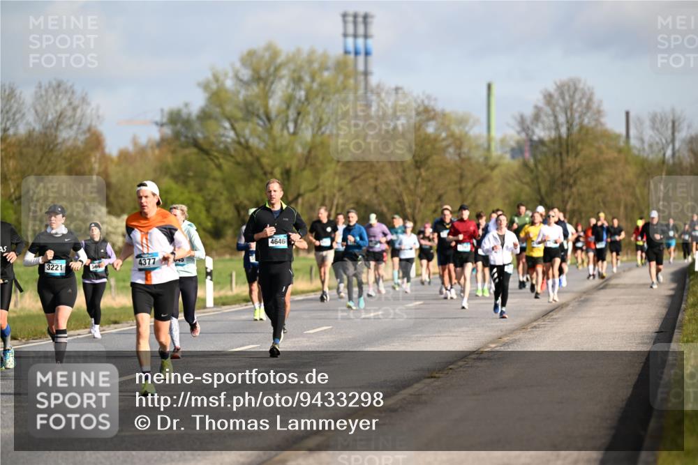 12.04.2026 - 45. Internationalen Wilhelmsburger Insellauf Dr. Thomas Lammeyer http://msf.ph/oto/9433298 12.04.2026 09:17:39 Laufen 3221, 4377, 643, 4646 meine-sportfotos.de
