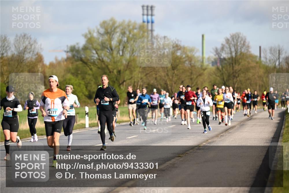 12.04.2026 - 45. Internationalen Wilhelmsburger Insellauf Dr. Thomas Lammeyer http://msf.ph/oto/9433301 12.04.2026 09:17:39 Laufen 3221, 56, 4377, 4646, 45 meine-sportfotos.de