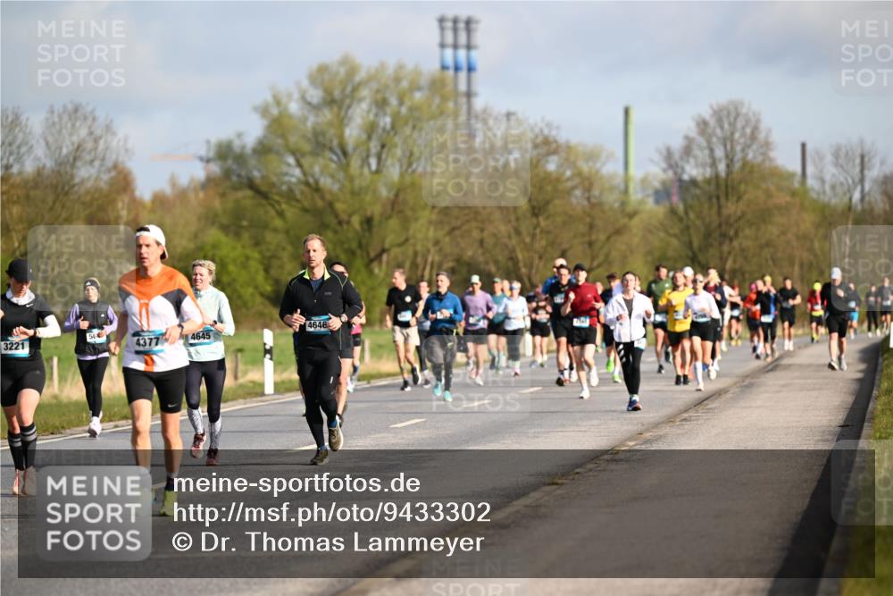 12.04.2026 - 45. Internationalen Wilhelmsburger Insellauf Dr. Thomas Lammeyer http://msf.ph/oto/9433302 12.04.2026 09:17:39 Laufen 3221, 56, 4377, 4645, 4646 meine-sportfotos.de