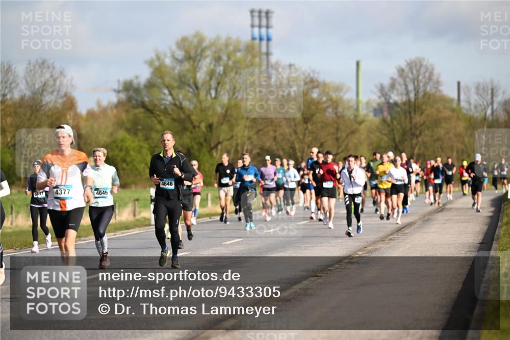 12.04.2026 - 45. Internationalen Wilhelmsburger Insellauf Dr. Thomas Lammeyer http://msf.ph/oto/9433305 12.04.2026 09:17:40 Laufen 5647, 4377, 4645, 4646 meine-sportfotos.de