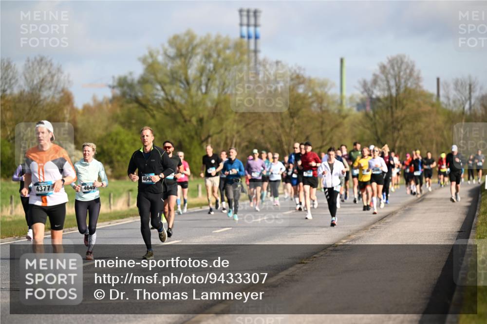 12.04.2026 - 45. Internationalen Wilhelmsburger Insellauf Dr. Thomas Lammeyer http://msf.ph/oto/9433307 12.04.2026 09:17:40 Laufen 464, 4377, 4645 meine-sportfotos.de