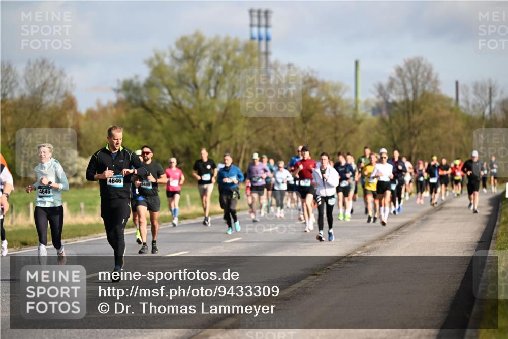 12.04.2026 - 45. Internationalen Wilhelmsburger Insellauf Dr. Thomas Lammeyer http://msf.ph/oto/9433309 12.04.2026 09:17:41 Laufen 4645, 4646, 5489 meine-sportfotos.de