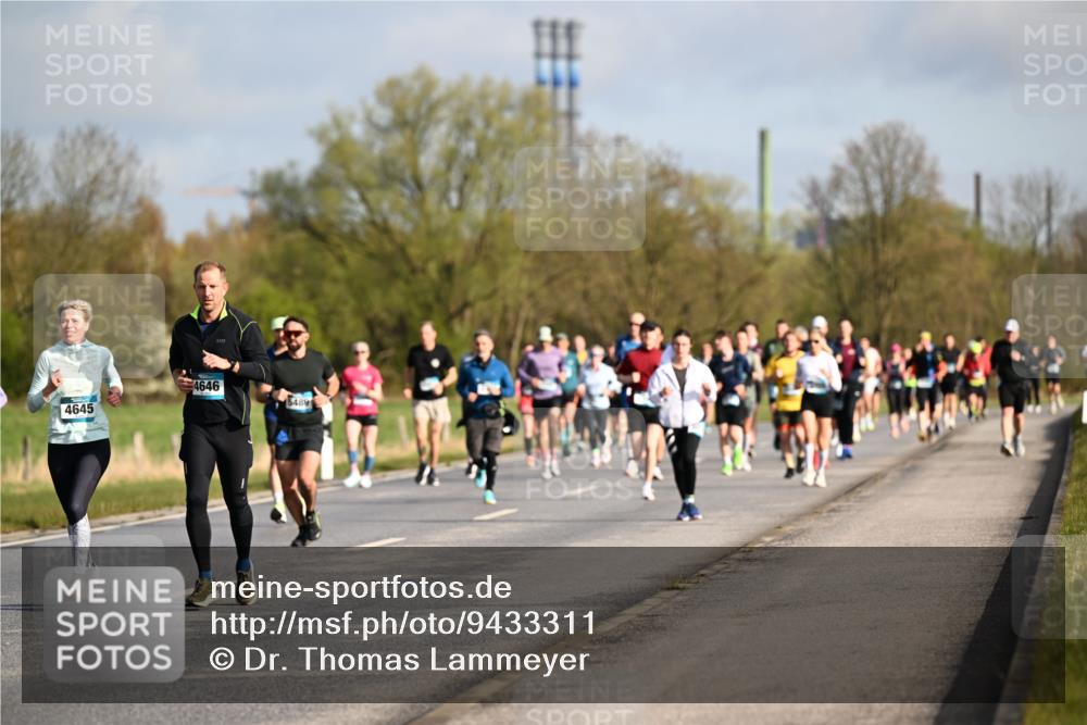 12.04.2026 - 45. Internationalen Wilhelmsburger Insellauf Dr. Thomas Lammeyer http://msf.ph/oto/9433311 12.04.2026 09:17:41 Laufen 4645, 4646, 5489 meine-sportfotos.de