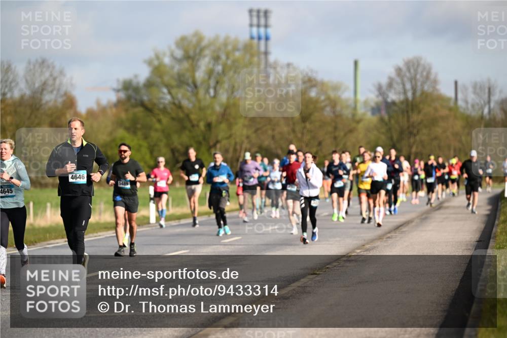 12.04.2026 - 45. Internationalen Wilhelmsburger Insellauf Dr. Thomas Lammeyer http://msf.ph/oto/9433314 12.04.2026 09:17:42 Laufen 4645, 4646, 5489 meine-sportfotos.de