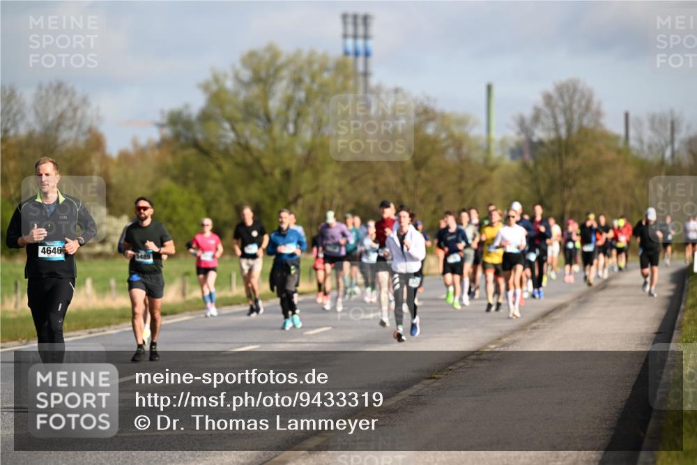 12.04.2026 - 45. Internationalen Wilhelmsburger Insellauf Dr. Thomas Lammeyer http://msf.ph/oto/9433319 12.04.2026 09:17:42 Laufen 6045, 4646, 5489 meine-sportfotos.de