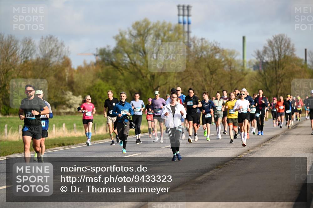 12.04.2026 - 45. Internationalen Wilhelmsburger Insellauf Dr. Thomas Lammeyer http://msf.ph/oto/9433323 12.04.2026 09:17:45 Laufen 5489, 4, 3702, 3781, 302, 559, 475 meine-sportfotos.de