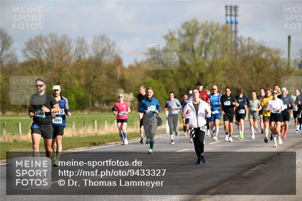 12.04.2026 - 45. Internationalen Wilhelmsburger Insellauf Dr. Thomas Lammeyer http://msf.ph/oto/9433327 12.04.2026 09:17:46 Laufen 5489, 3894, 3702, 302, 4755 meine-sportfotos.de