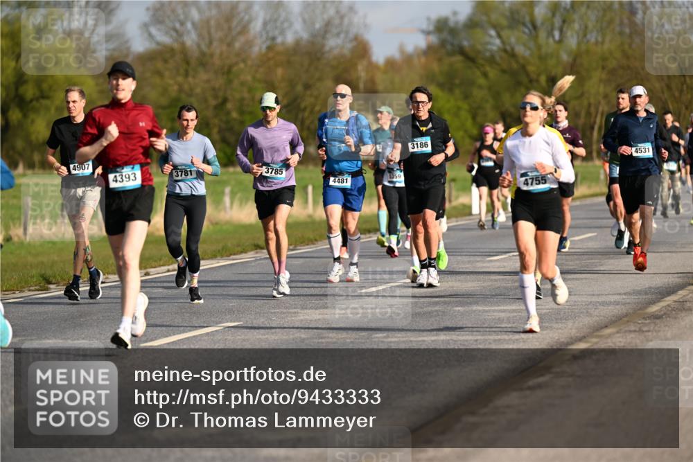 12.04.2026 - 45. Internationalen Wilhelmsburger Insellauf Dr. Thomas Lammeyer http://msf.ph/oto/9433333 12.04.2026 09:17:52 Laufen 4907, 4393, 3781, 3785, 4481, 5359, 3186, 4755, 4531 meine-sportfotos.de