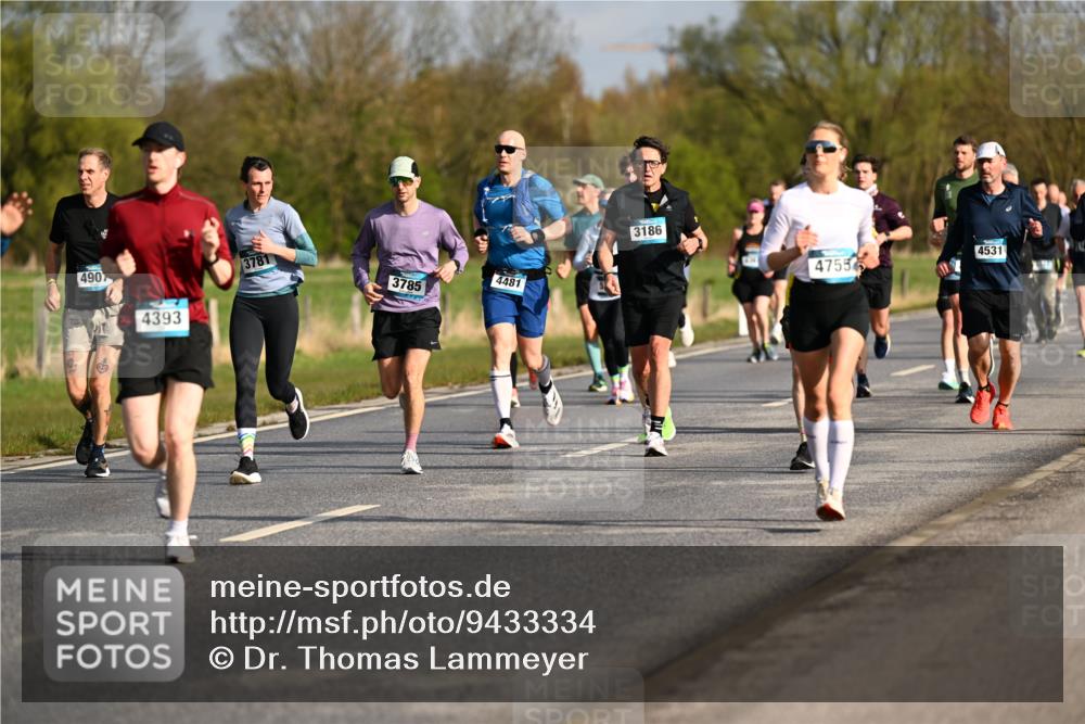 12.04.2026 - 45. Internationalen Wilhelmsburger Insellauf Dr. Thomas Lammeyer http://msf.ph/oto/9433334 12.04.2026 09:17:52 Laufen 490, 4393, 3781, 3785, 4481, 3186, 47556, 4531 meine-sportfotos.de