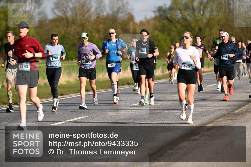 12.04.2026 - 45. Internationalen Wilhelmsburger Insellauf Dr. Thomas Lammeyer http://msf.ph/oto/9433335 12.04.2026 09:17:53 Laufen 400, 4393, 3781, 3785, 4481, 3186, 4755, 87, 4531 meine-sportfotos.de