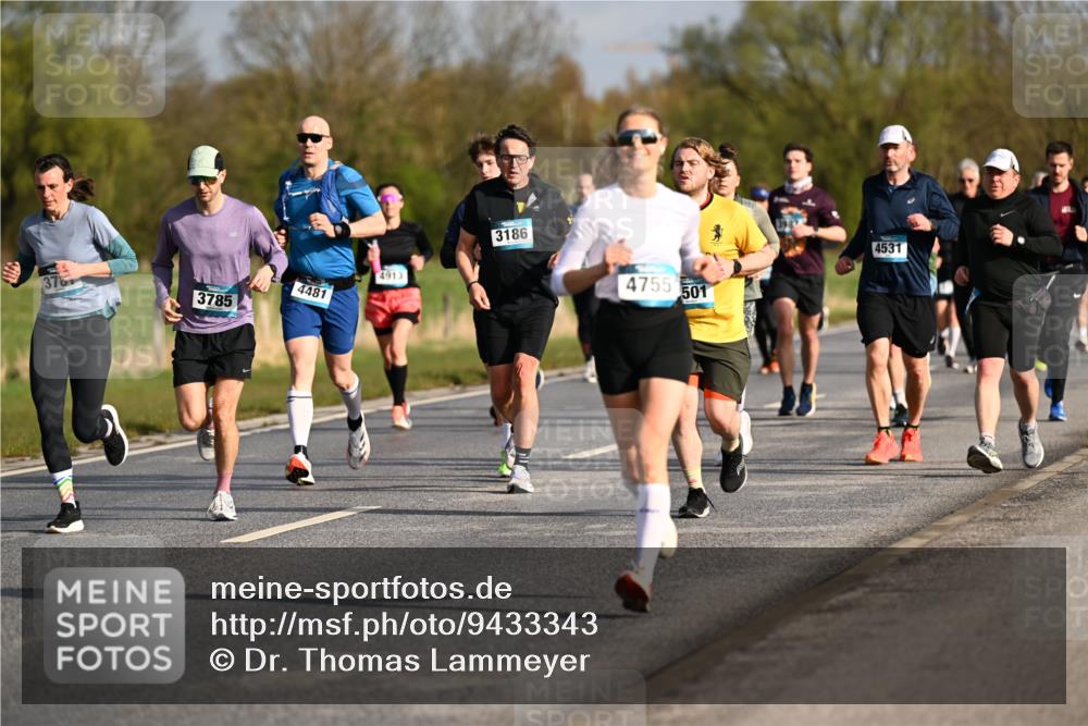 12.04.2026 - 45. Internationalen Wilhelmsburger Insellauf Dr. Thomas Lammeyer http://msf.ph/oto/9433343 12.04.2026 09:17:54 Laufen 376, 3785, 4481, 4913, 3186, 4755, 501, 4531 meine-sportfotos.de