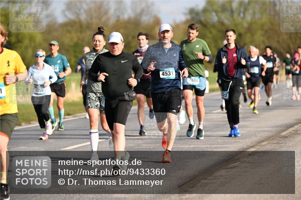 12.04.2026 - 45. Internationalen Wilhelmsburger Insellauf Dr. Thomas Lammeyer http://msf.ph/oto/9433360 12.04.2026 09:17:57 Laufen 1, 5359, 4531, 2100, 122 meine-sportfotos.de