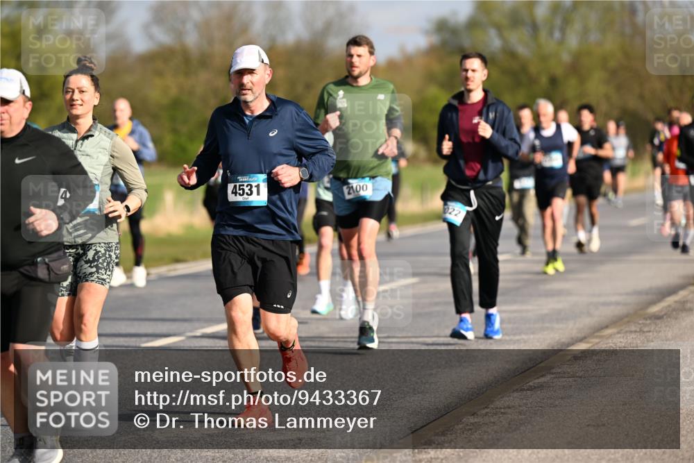 12.04.2026 - 45. Internationalen Wilhelmsburger Insellauf Dr. Thomas Lammeyer http://msf.ph/oto/9433367 12.04.2026 09:17:59 Laufen 4531, 2100, 022 meine-sportfotos.de