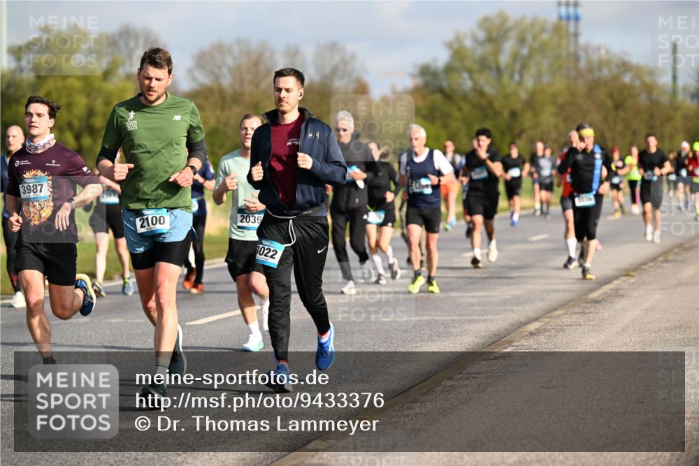 12.04.2026 - 45. Internationalen Wilhelmsburger Insellauf Dr. Thomas Lammeyer http://msf.ph/oto/9433376 12.04.2026 09:18:01 Laufen 3987, 2100, 2039, 3022 meine-sportfotos.de
