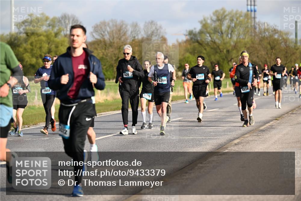 12.04.2026 - 45. Internationalen Wilhelmsburger Insellauf Dr. Thomas Lammeyer http://msf.ph/oto/9433379 12.04.2026 09:18:02 Laufen 436, 4402, 528, 3779, 5299, 2507, 5538 meine-sportfotos.de