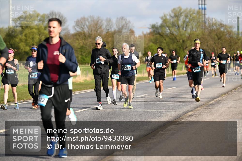 12.04.2026 - 45. Internationalen Wilhelmsburger Insellauf Dr. Thomas Lammeyer http://msf.ph/oto/9433380 12.04.2026 09:18:02 Laufen 528, 4367, 4402, 122, 3779, 2507, 5299, 5538 meine-sportfotos.de