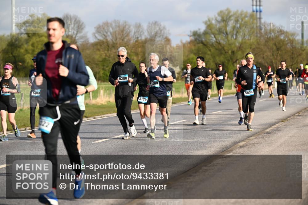 12.04.2026 - 45. Internationalen Wilhelmsburger Insellauf Dr. Thomas Lammeyer http://msf.ph/oto/9433381 12.04.2026 09:18:02 Laufen 4402, 5288, 5299, 250, 122, 3779, 5538, 2812 meine-sportfotos.de