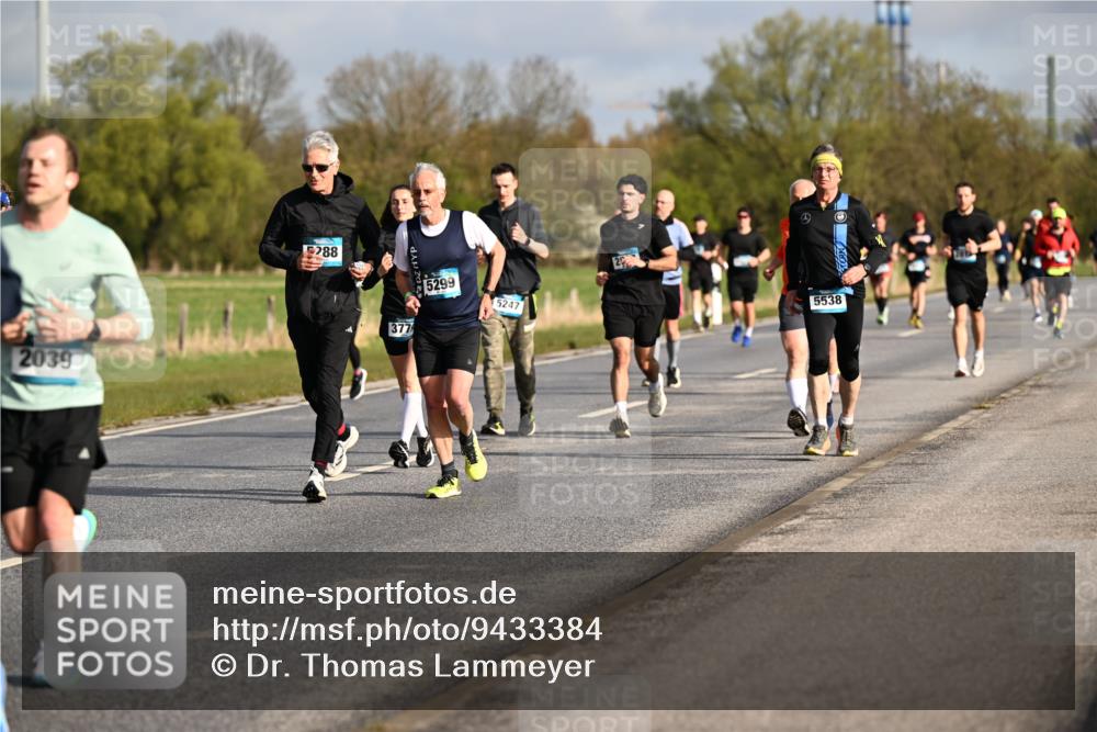 12.04.2026 - 45. Internationalen Wilhelmsburger Insellauf Dr. Thomas Lammeyer http://msf.ph/oto/9433384 12.04.2026 09:18:03 Laufen 2039, 288, 5299, 377, 5247, 5538 meine-sportfotos.de