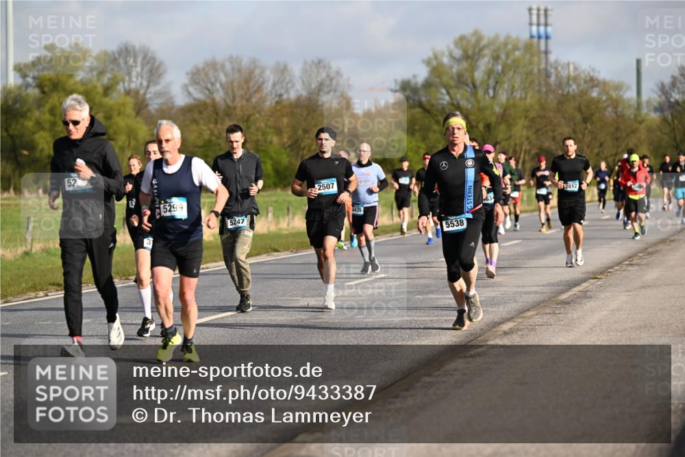12.04.2026 - 45. Internationalen Wilhelmsburger Insellauf Dr. Thomas Lammeyer http://msf.ph/oto/9433387 12.04.2026 09:18:04 Laufen 52, 5299, 5247, 2507, 4435, 5538, 4634, 2812 meine-sportfotos.de