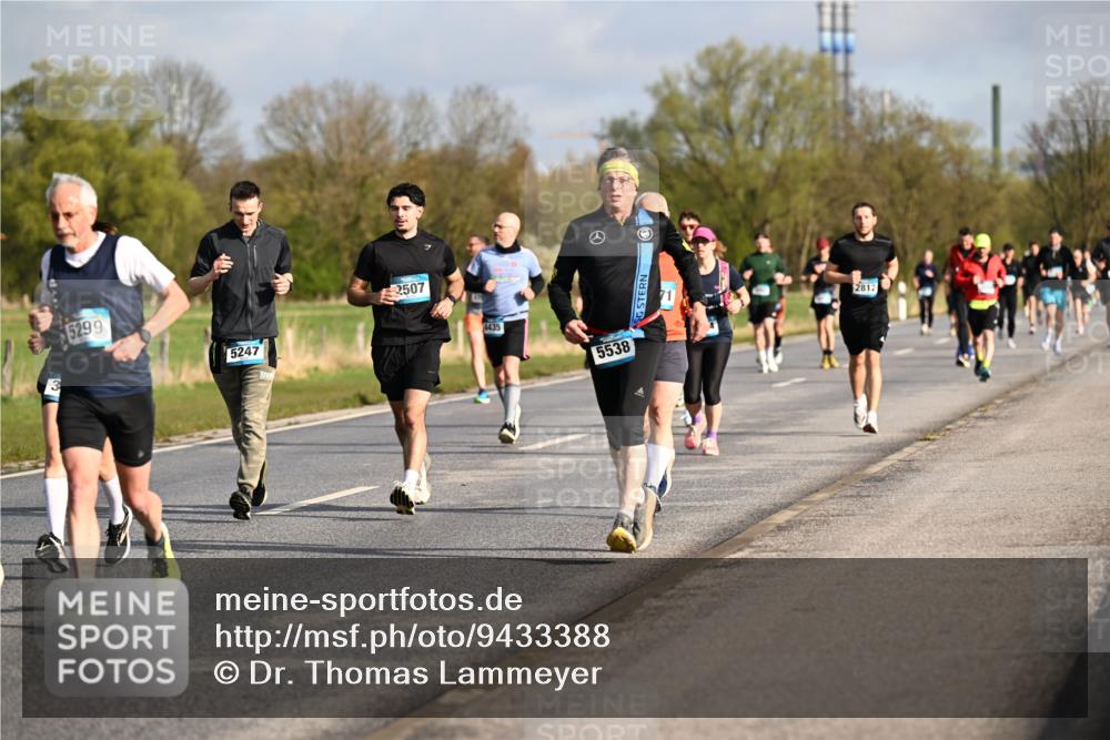 12.04.2026 - 45. Internationalen Wilhelmsburger Insellauf Dr. Thomas Lammeyer http://msf.ph/oto/9433388 12.04.2026 09:18:05 Laufen 3, 5299, 5247, 2507, 4435, 5538, 2812 meine-sportfotos.de