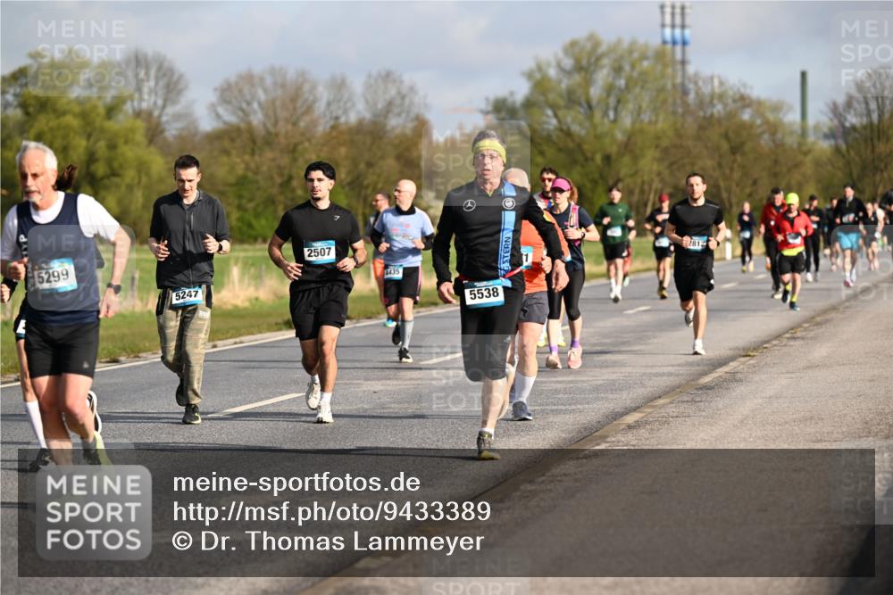 12.04.2026 - 45. Internationalen Wilhelmsburger Insellauf Dr. Thomas Lammeyer http://msf.ph/oto/9433389 12.04.2026 09:18:05 Laufen 5299, 5247, 2507, 4435, 5538, 2812 meine-sportfotos.de