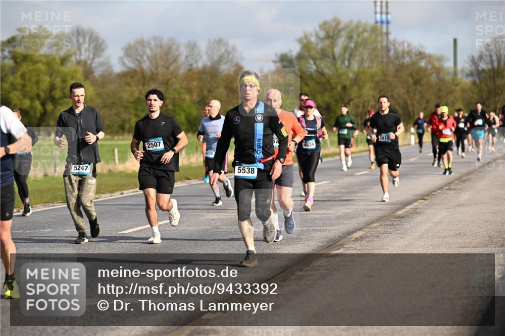 12.04.2026 - 45. Internationalen Wilhelmsburger Insellauf Dr. Thomas Lammeyer http://msf.ph/oto/9433392 12.04.2026 09:18:06 Laufen 5247, 2507, 1435, 5538, 4634, 2812 meine-sportfotos.de