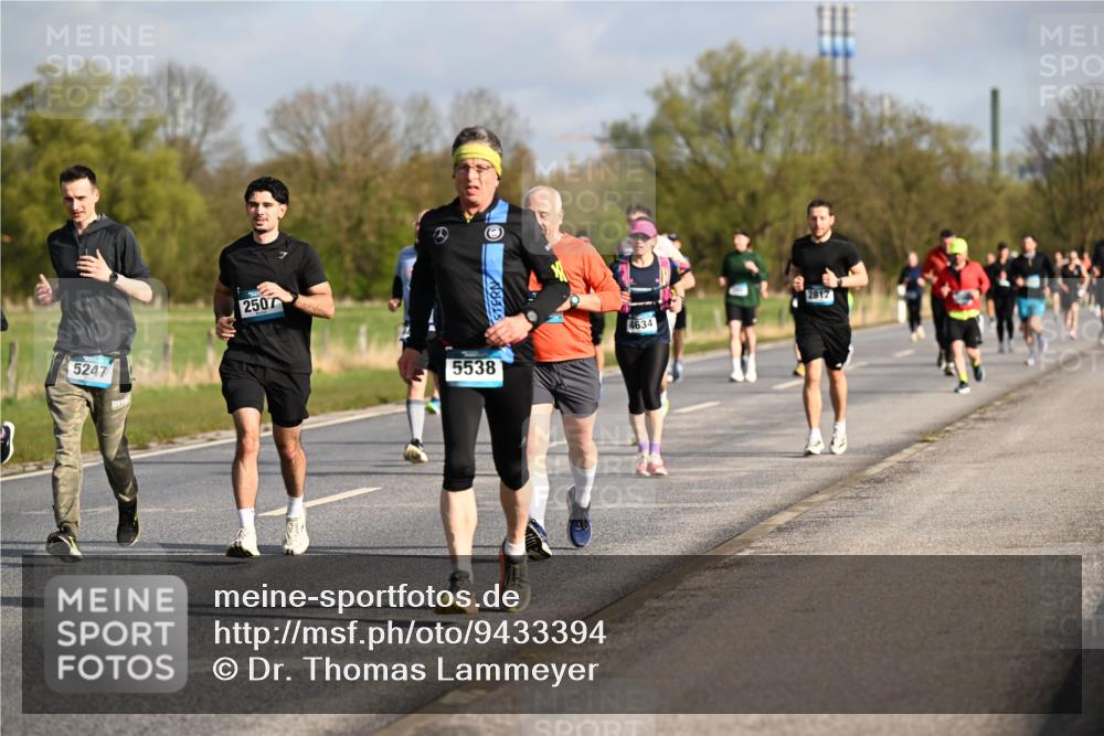 12.04.2026 - 45. Internationalen Wilhelmsburger Insellauf Dr. Thomas Lammeyer http://msf.ph/oto/9433394 12.04.2026 09:18:06 Laufen 5247, 2507, 5538, 4634, 2812 meine-sportfotos.de