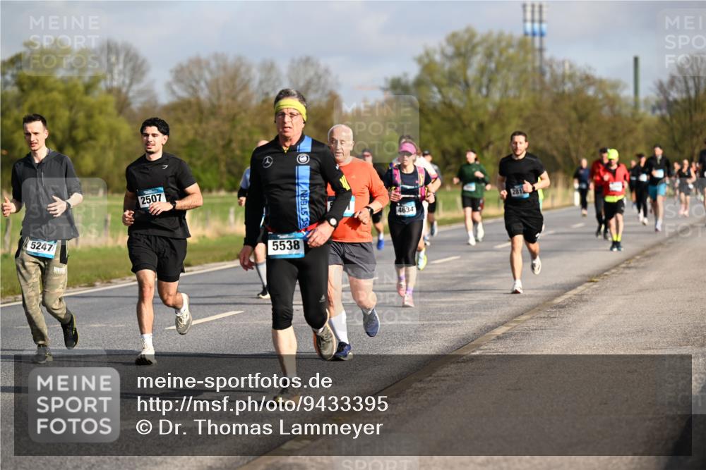 12.04.2026 - 45. Internationalen Wilhelmsburger Insellauf Dr. Thomas Lammeyer http://msf.ph/oto/9433395 12.04.2026 09:18:06 Laufen 5247, 2507, 5538, 4634 meine-sportfotos.de
