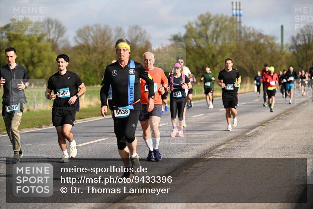12.04.2026 - 45. Internationalen Wilhelmsburger Insellauf Dr. Thomas Lammeyer http://msf.ph/oto/9433396 12.04.2026 09:18:06 Laufen 5247, 2507, 5538, 4634, 2812 meine-sportfotos.de