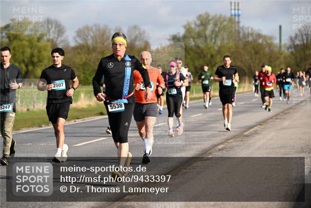 12.04.2026 - 45. Internationalen Wilhelmsburger Insellauf Dr. Thomas Lammeyer http://msf.ph/oto/9433397 12.04.2026 09:18:06 Laufen 5247, 2507, 5538, 4634, 2812 meine-sportfotos.de