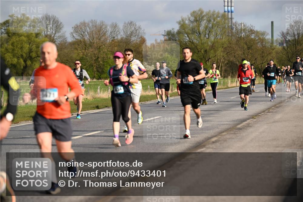 12.04.2026 - 45. Internationalen Wilhelmsburger Insellauf Dr. Thomas Lammeyer http://msf.ph/oto/9433401 12.04.2026 09:18:08 Laufen 3671, 568, 5643, 2102, 2656 meine-sportfotos.de