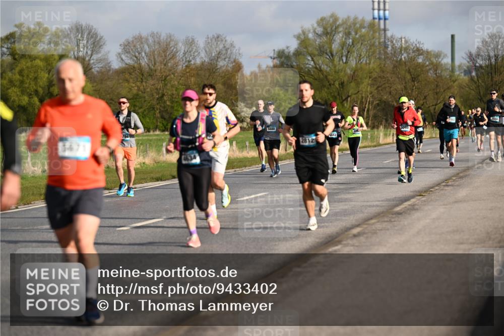 12.04.2026 - 45. Internationalen Wilhelmsburger Insellauf Dr. Thomas Lammeyer http://msf.ph/oto/9433402 12.04.2026 09:18:09 Laufen 5671, 5688, 2812, 102, 2656, 5643 meine-sportfotos.de