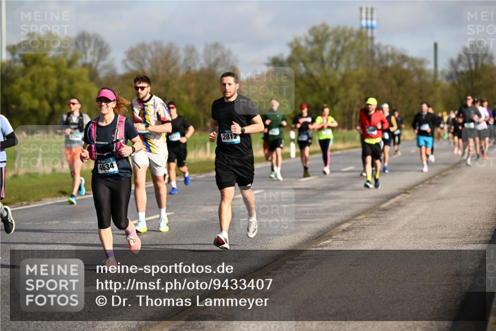 12.04.2026 - 45. Internationalen Wilhelmsburger Insellauf Dr. Thomas Lammeyer http://msf.ph/oto/9433407 12.04.2026 09:18:10 Laufen 1764, 4634, 2812 meine-sportfotos.de