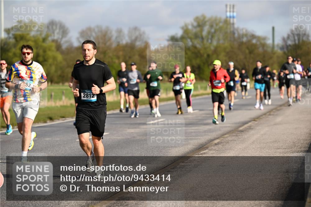 12.04.2026 - 45. Internationalen Wilhelmsburger Insellauf Dr. Thomas Lammeyer http://msf.ph/oto/9433414 12.04.2026 09:18:11 Laufen 5764, 52, 2812 meine-sportfotos.de