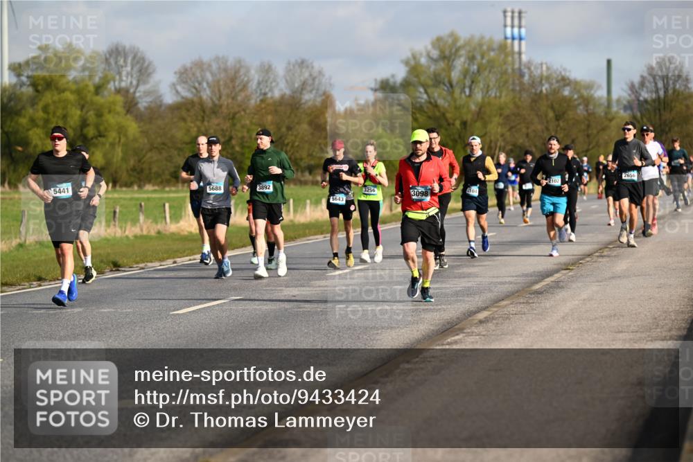 12.04.2026 - 45. Internationalen Wilhelmsburger Insellauf Dr. Thomas Lammeyer http://msf.ph/oto/9433424 12.04.2026 09:18:13 Laufen 5441, 5688, 3892, 3256, 3098, 104, 5643, 2102, 2656 meine-sportfotos.de