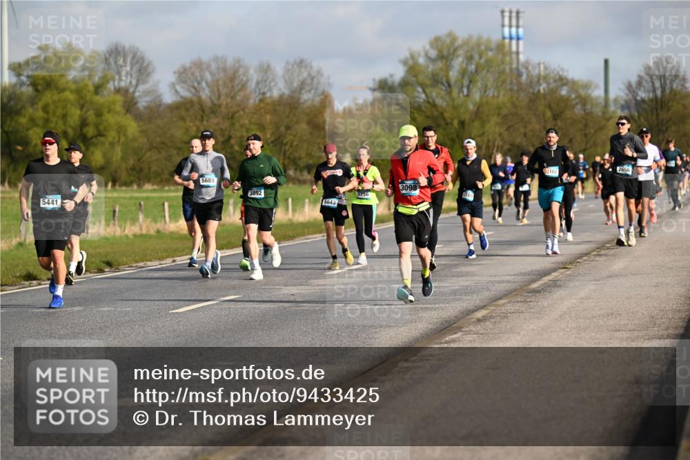 12.04.2026 - 45. Internationalen Wilhelmsburger Insellauf Dr. Thomas Lammeyer http://msf.ph/oto/9433425 12.04.2026 09:18:13 Laufen 5441, 2102, 5688, 3098, 3892, 3256, 5643, 2656 meine-sportfotos.de