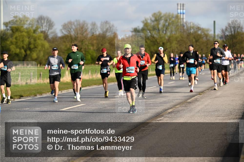 12.04.2026 - 45. Internationalen Wilhelmsburger Insellauf Dr. Thomas Lammeyer http://msf.ph/oto/9433429 12.04.2026 09:18:14 Laufen 4196, 5688, 3892, 3098, 054 meine-sportfotos.de