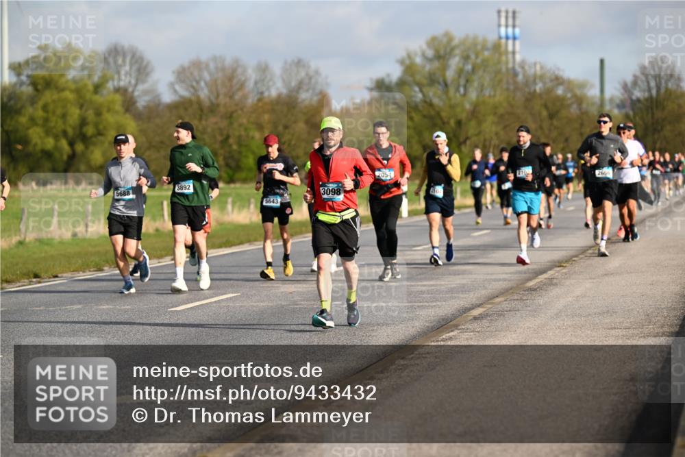 12.04.2026 - 45. Internationalen Wilhelmsburger Insellauf Dr. Thomas Lammeyer http://msf.ph/oto/9433432 12.04.2026 09:18:14 Laufen 3892, 5688, 5643, 3098, 2054, 04, 210, 2666 meine-sportfotos.de