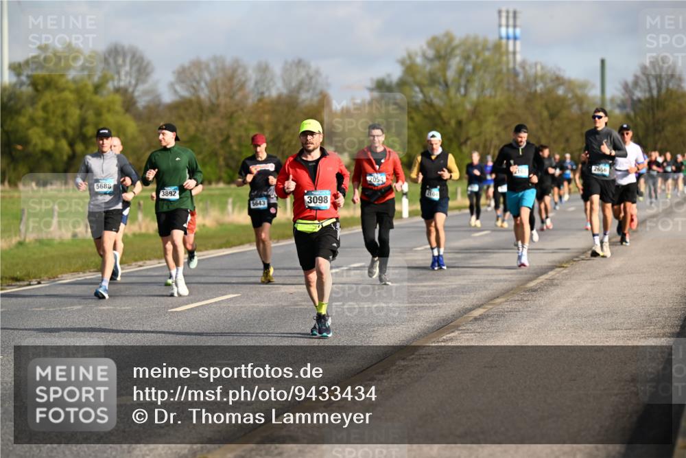 12.04.2026 - 45. Internationalen Wilhelmsburger Insellauf Dr. Thomas Lammeyer http://msf.ph/oto/9433434 12.04.2026 09:18:15 Laufen 5688, 3892, 5643, 3098, 2054, 104, 102, 2656 meine-sportfotos.de